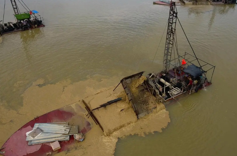 非法盗采砂石等矿产资源犯罪1200余起！