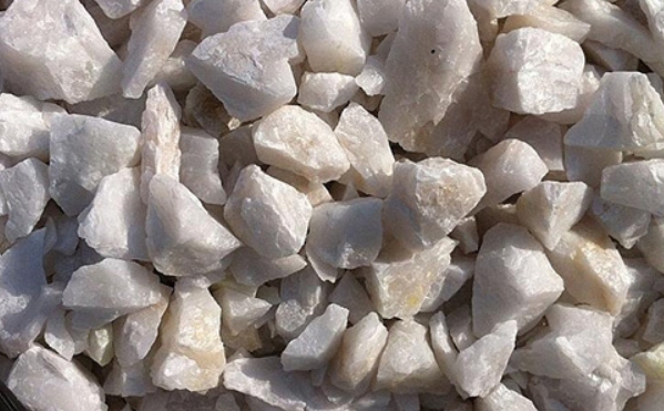 再低迷也挡不住！这家企业拟斥资20亿新建1万吨高纯石英砂和200万吨超白光伏砂