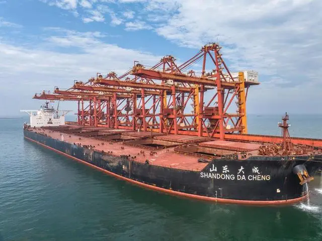 40万吨级！山东迎来第500艘次超大型矿砂船