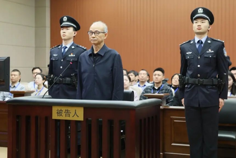 终于判了！受贿、故意泄露国家秘密，钟自然一审被判13年，罚金200万！