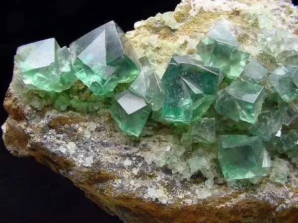 湖北恩施来凤发现中大型萤石矿