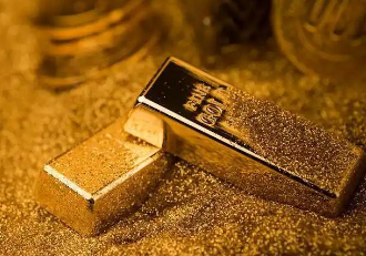 上半年国内黄金首饰消费量降26%，机构：看好金价下半年创新高