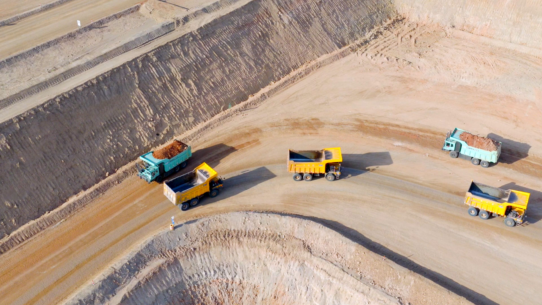 国能新疆红沙泉二号矿实现纯电无人驾驶矿卡规模化应用