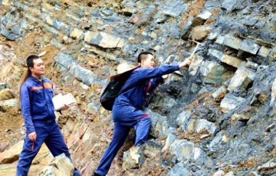 沉积型铝土矿找矿突破！广西靖西铝土矿普查见矿14个