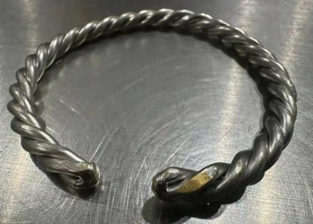 杭州海关查获镀银黄金,总计共重294.07克