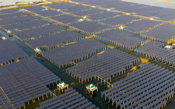 2025年光伏行业攻坚战：从价格厮杀到价值重构