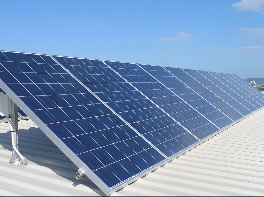 百亿亏损之下，光伏龙头等来“减亏”