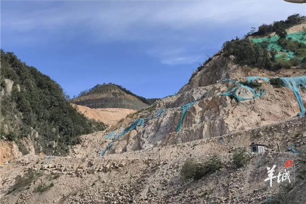 江西一采石场被查重大隐患！擅自改道使运输道路陡坡超标，自查后未整改