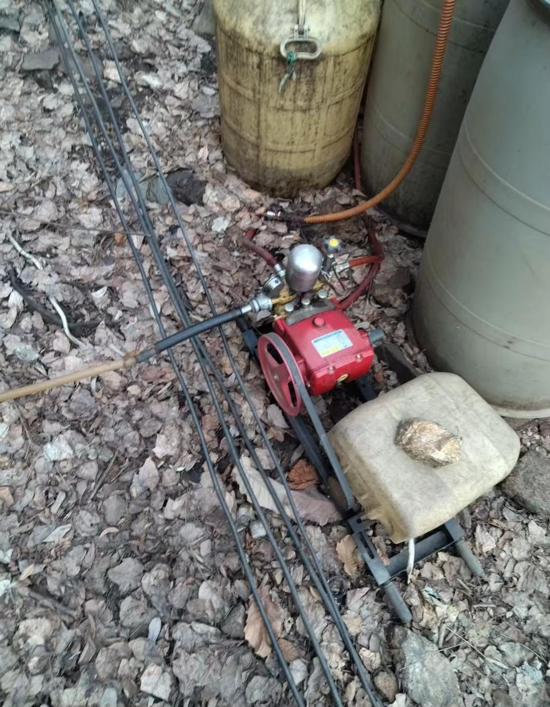 陕西一男子在深山违法洗矿渣炼金时身亡