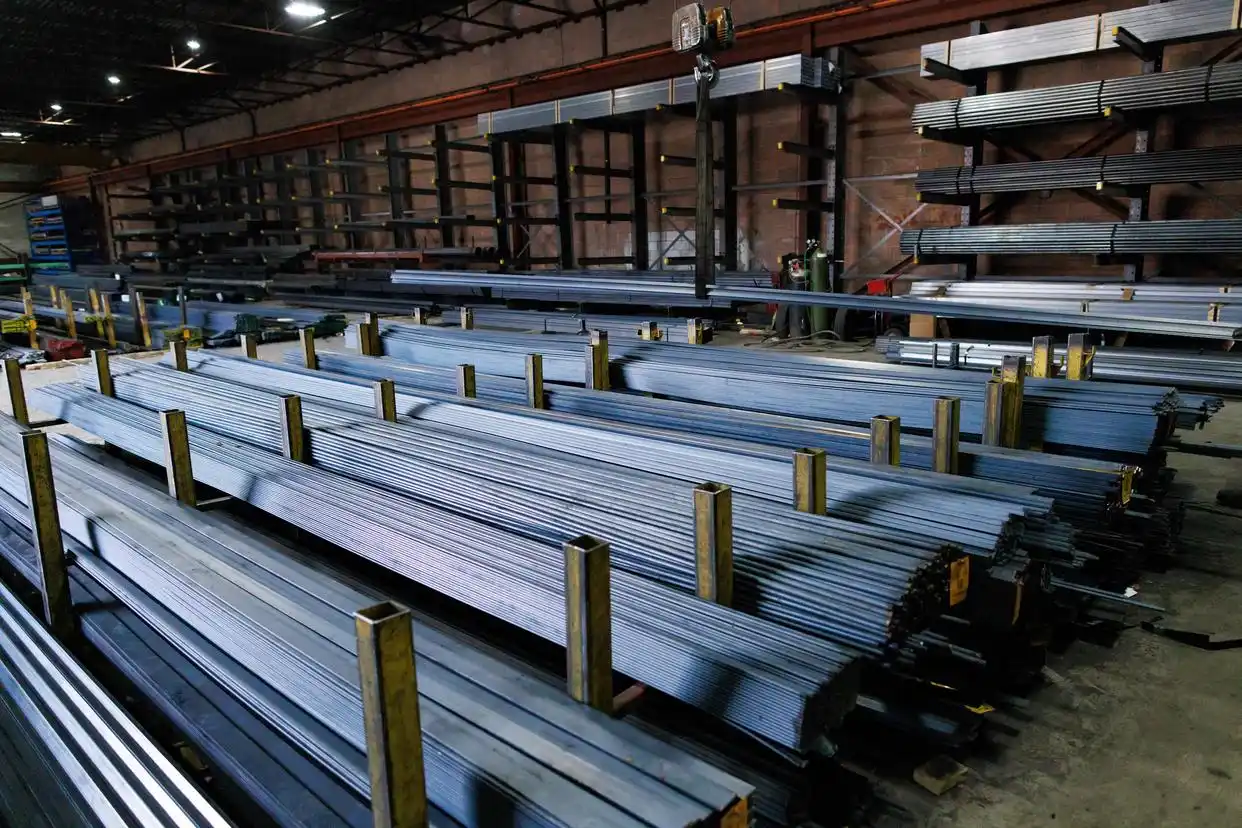 钢铁行业利润迎来爆发式反弹 首钢、山钢扭亏突围 鞍钢预计减亏超40%