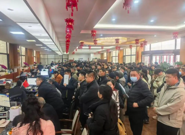 河南“最爱发钱老板”崔培军又火了！开工首日订单超4亿元！