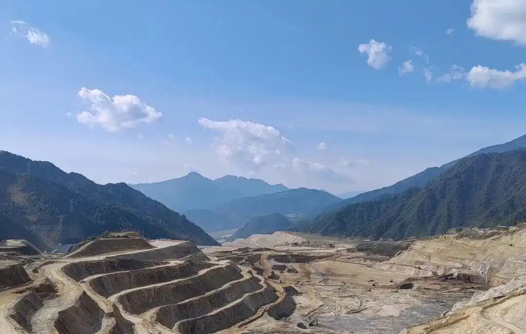 四川发现世界第二大轻稀土矿！